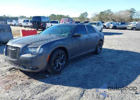 2023 Chrysler 300 300S z USA, uszkodzony, nr VIN 2C3CCABG2PH573139